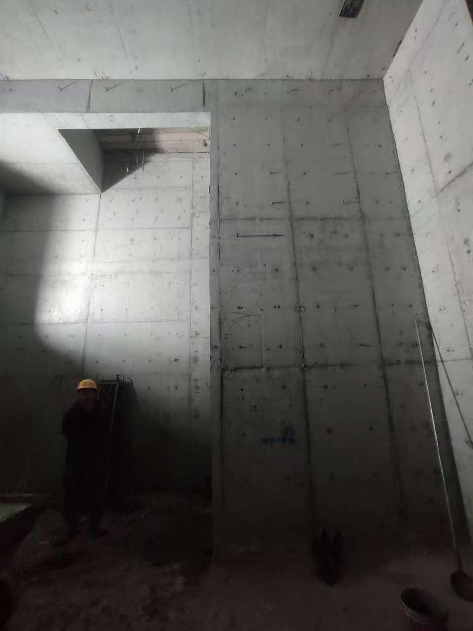 长阳墙上开槽钢筋断了有影响吗